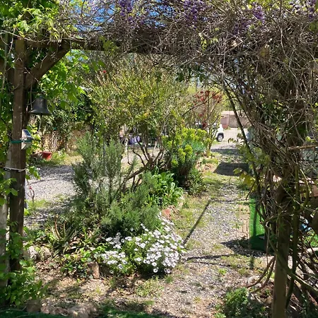 Les Maisons De Gaia D'hotes Bed and breakfast *