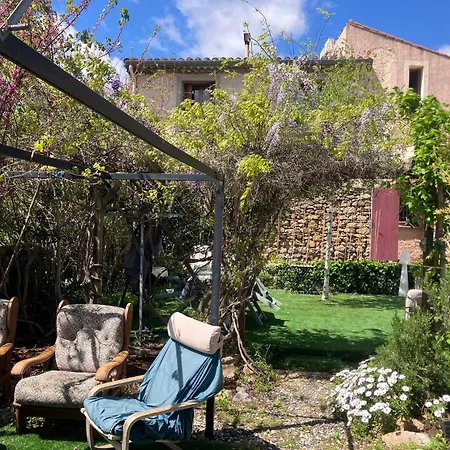 Les Maisons De Gaia D'hotes Bed and breakfast